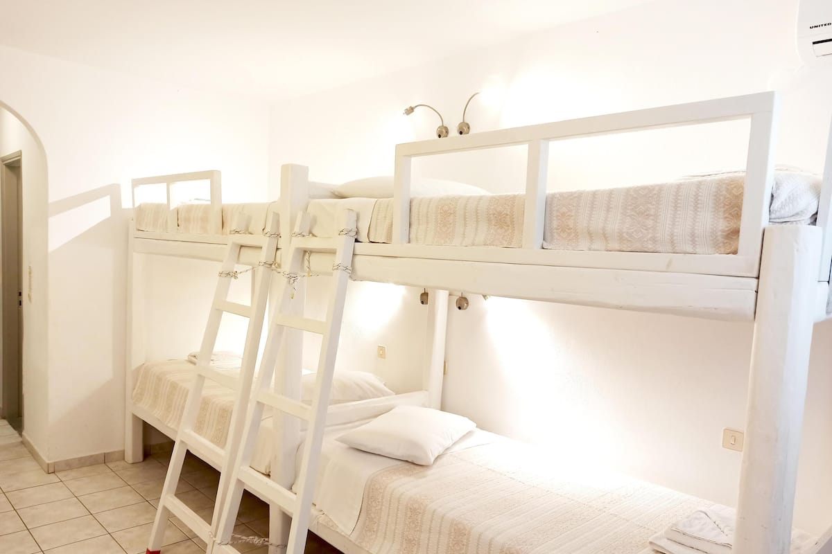 Basement Budget Quadruple Room | In-room safe, soundproofing, iron/ironing board, free WiFi