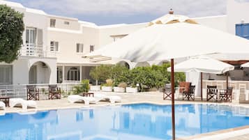 Seasonal outdoor pool, pool loungers