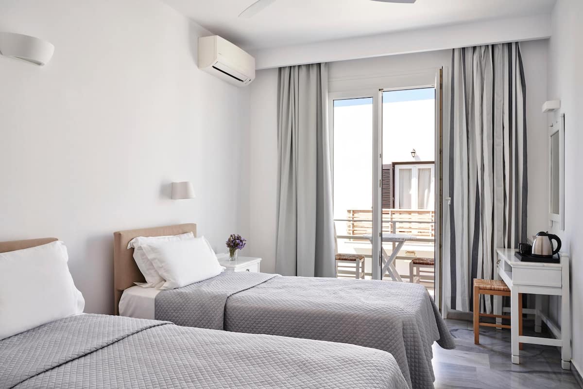 Superior Room, Partial Sea View | 1 bedroom, in-room safe, soundproofing, iron/ironing board