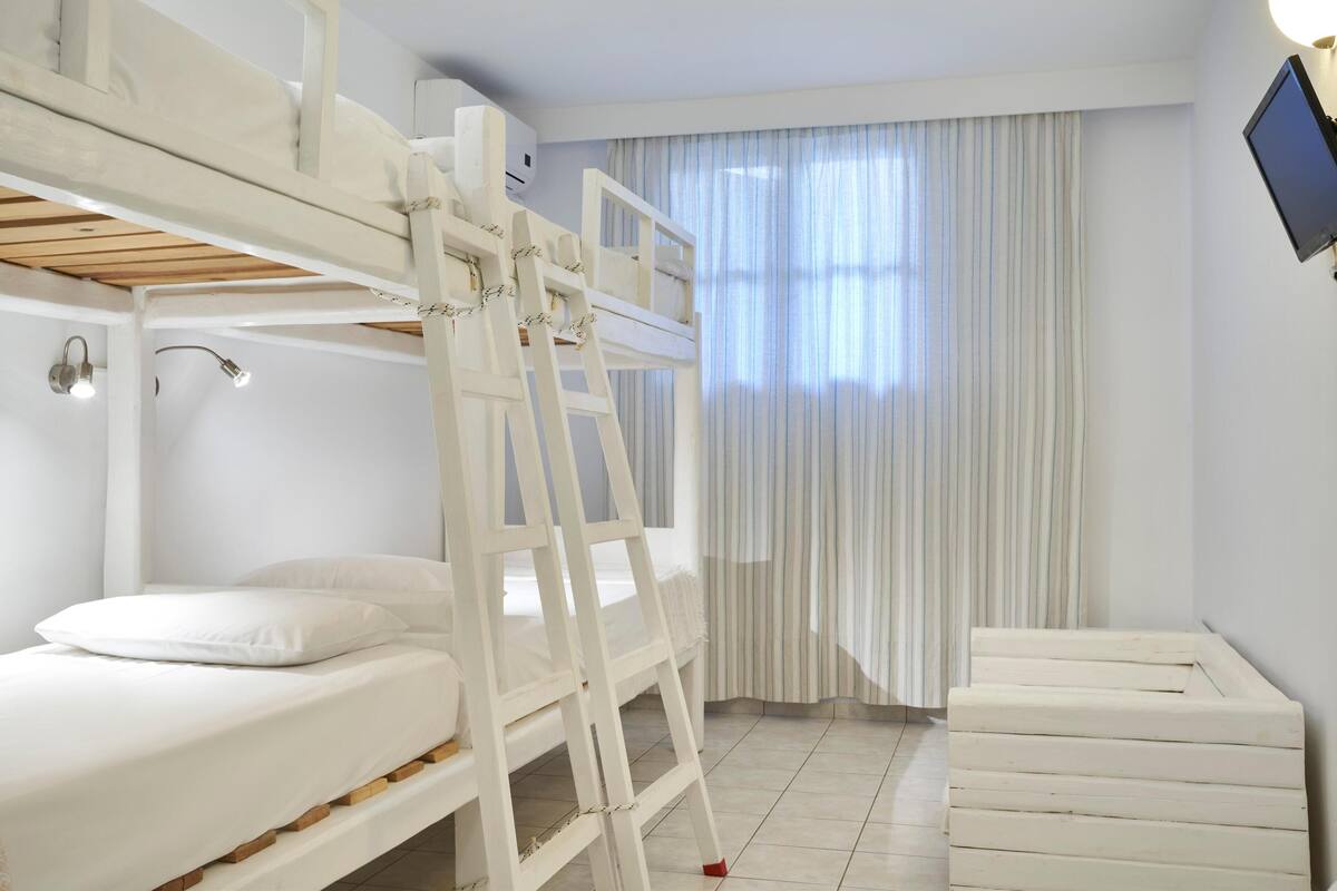 Basement Budget Quadruple Room | 1 bedroom, in-room safe, soundproofing, iron/ironing board
