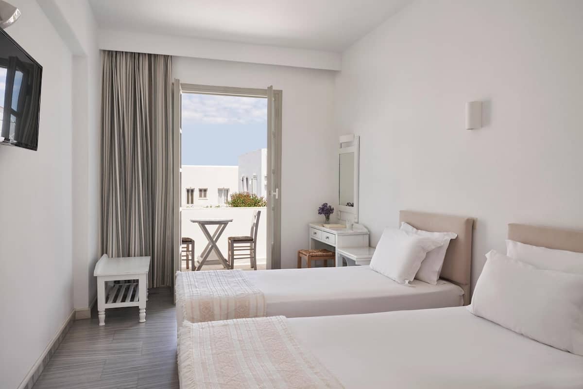 Classic Room | 1 bedroom, in-room safe, soundproofing, iron/ironing board