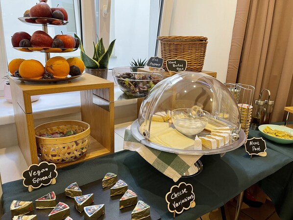 Café da manhã continental todos os dias (EUR 15 por pessoa)