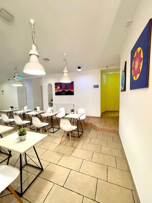 Daily continental breakfast (EUR 15 per person)