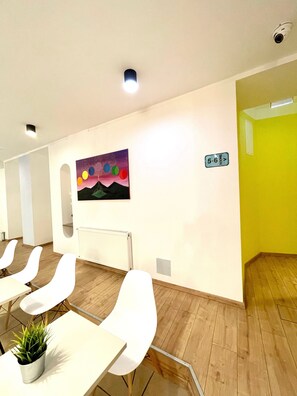 Daily continental breakfast (EUR 15 per person)