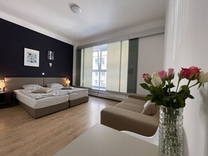 Quarto casal | Escrivaninha, Wi-Fi de cortesia, roupa de cama