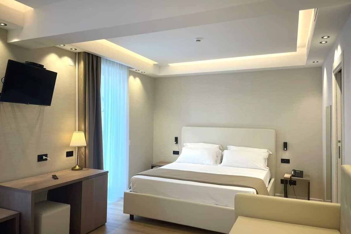 Superior Double Room | Desk, laptop workspace, soundproofing, WiFi (free)