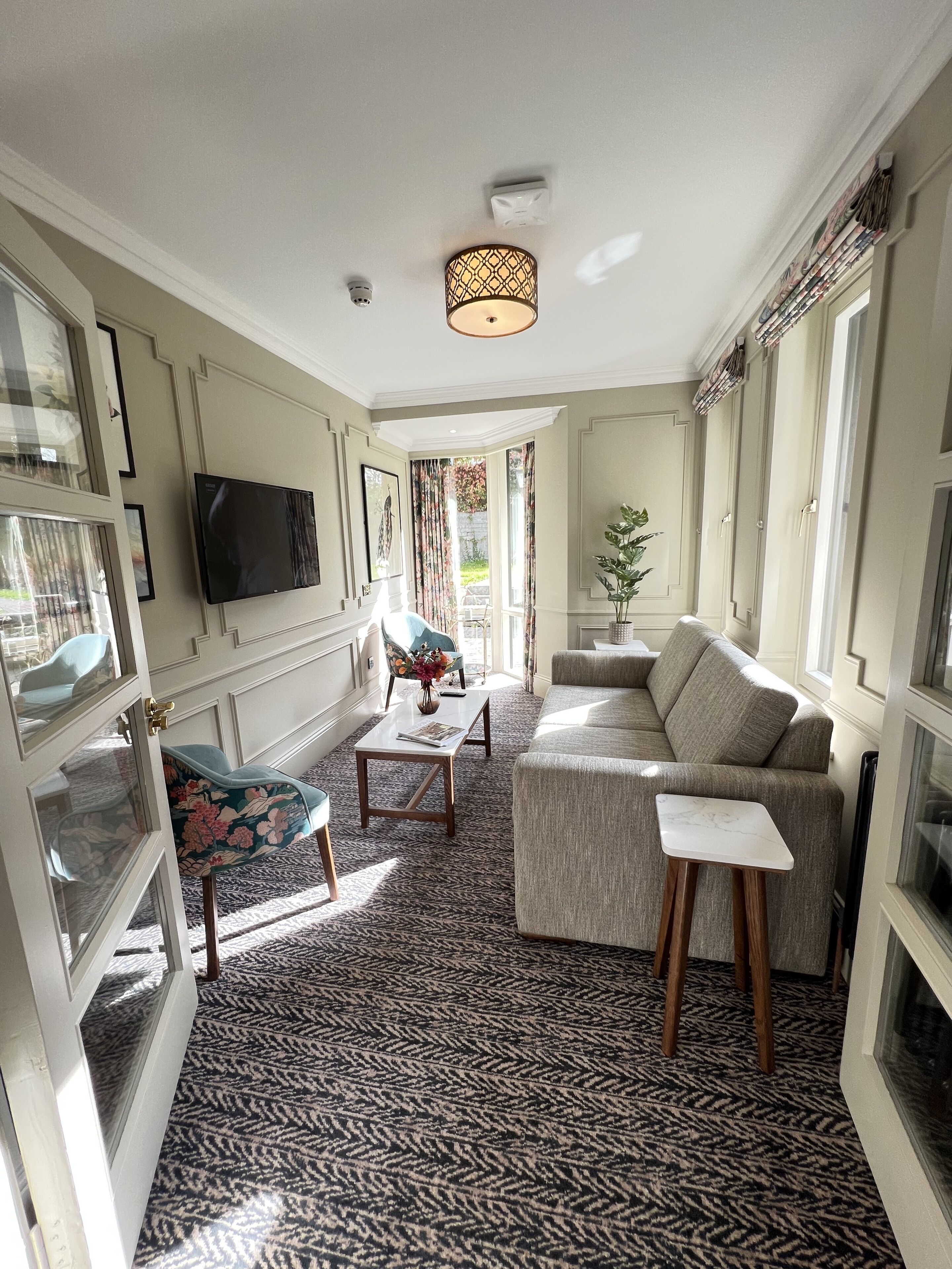 Garden Suite | Desk, iron/ironing board, free WiFi, bed sheets
