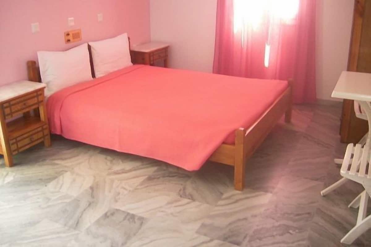 Iron/ironing board (on request), WiFi (free)