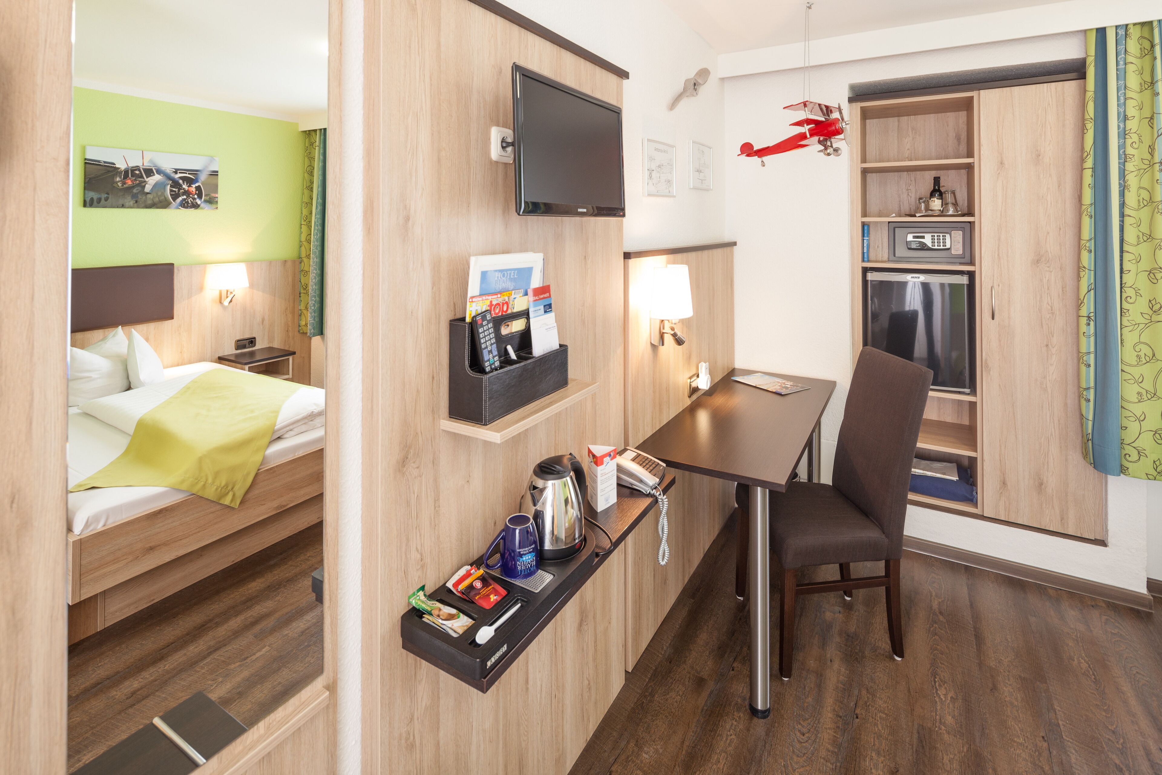 single room | hypo-allergenic bedding, minibar, in-room safe, desk