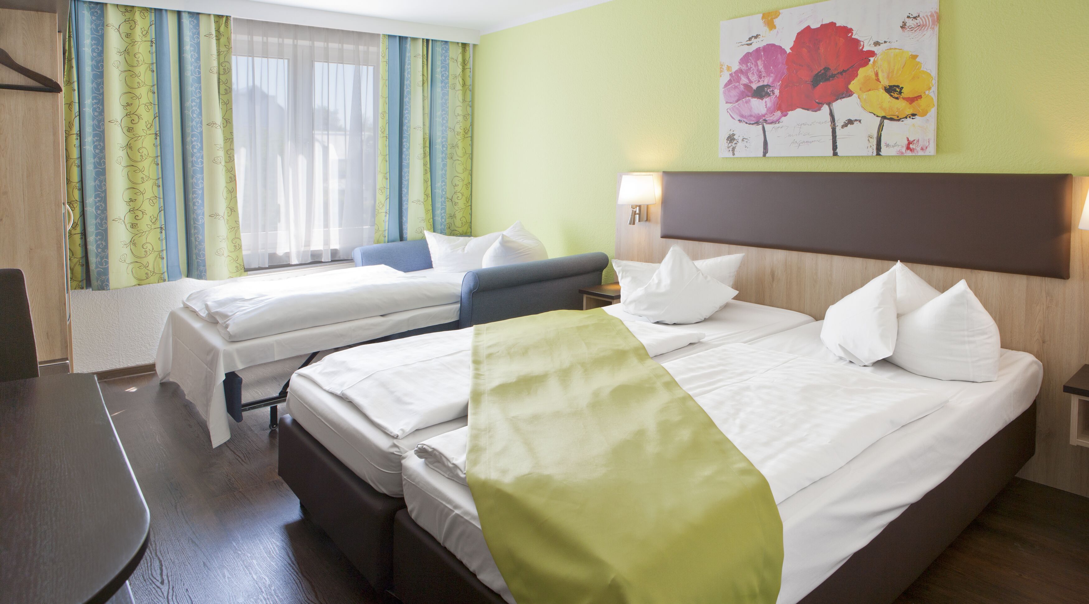 double room | hypo-allergenic bedding, minibar, in-room safe, desk