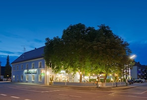 Exterior - Hotel Blauer Karpfen (Oberschleissheim)