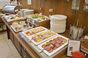 Desayuno buffet todos los días (EUR 15 por persona)