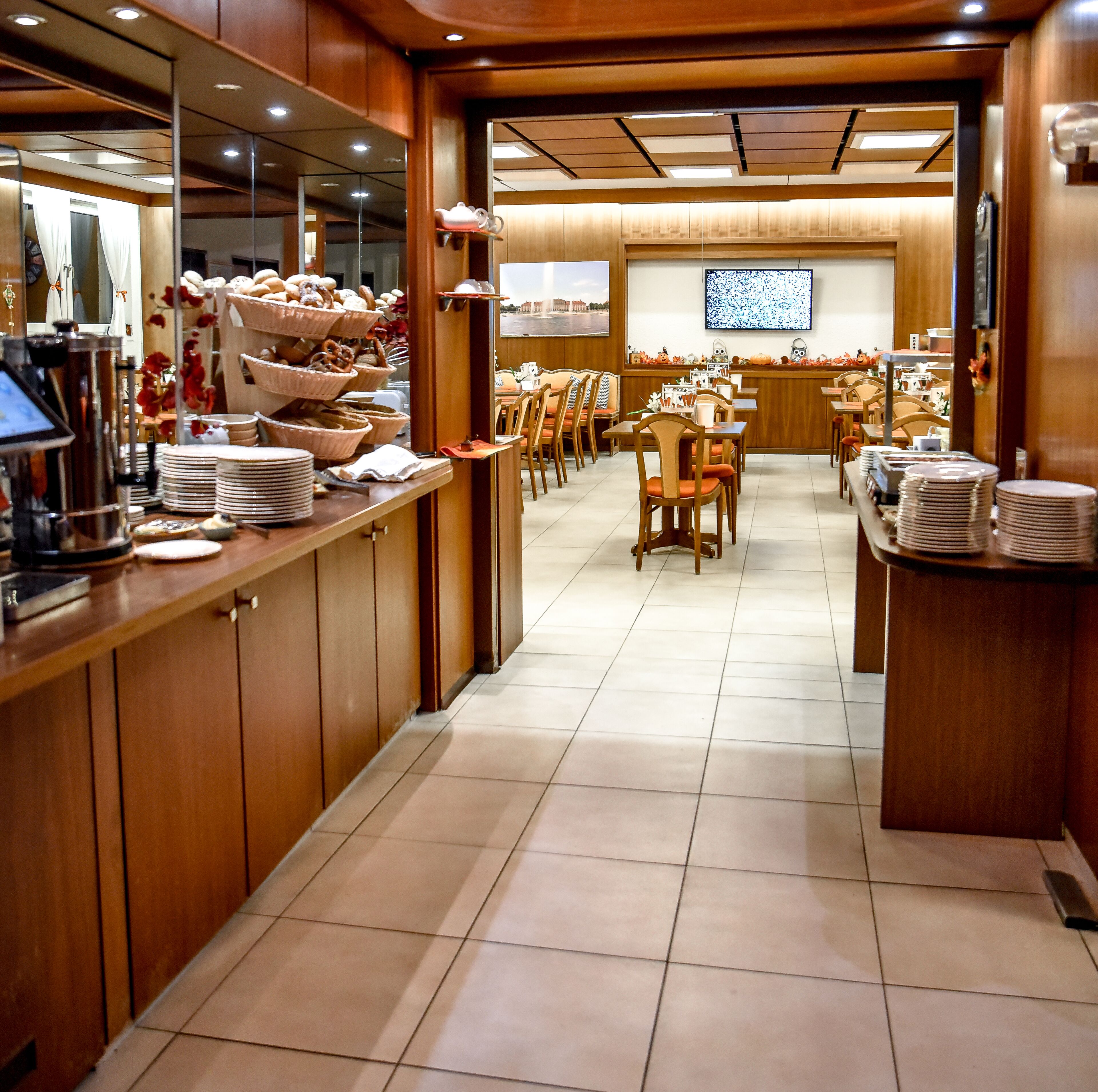 Daily buffet breakfast (EUR 15 per person)