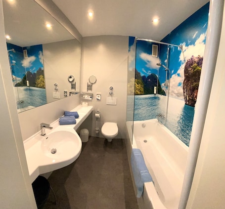 Shower, rainfall showerhead, eco-friendly toiletries, hair dryer. Hotel Blauer Karpfen