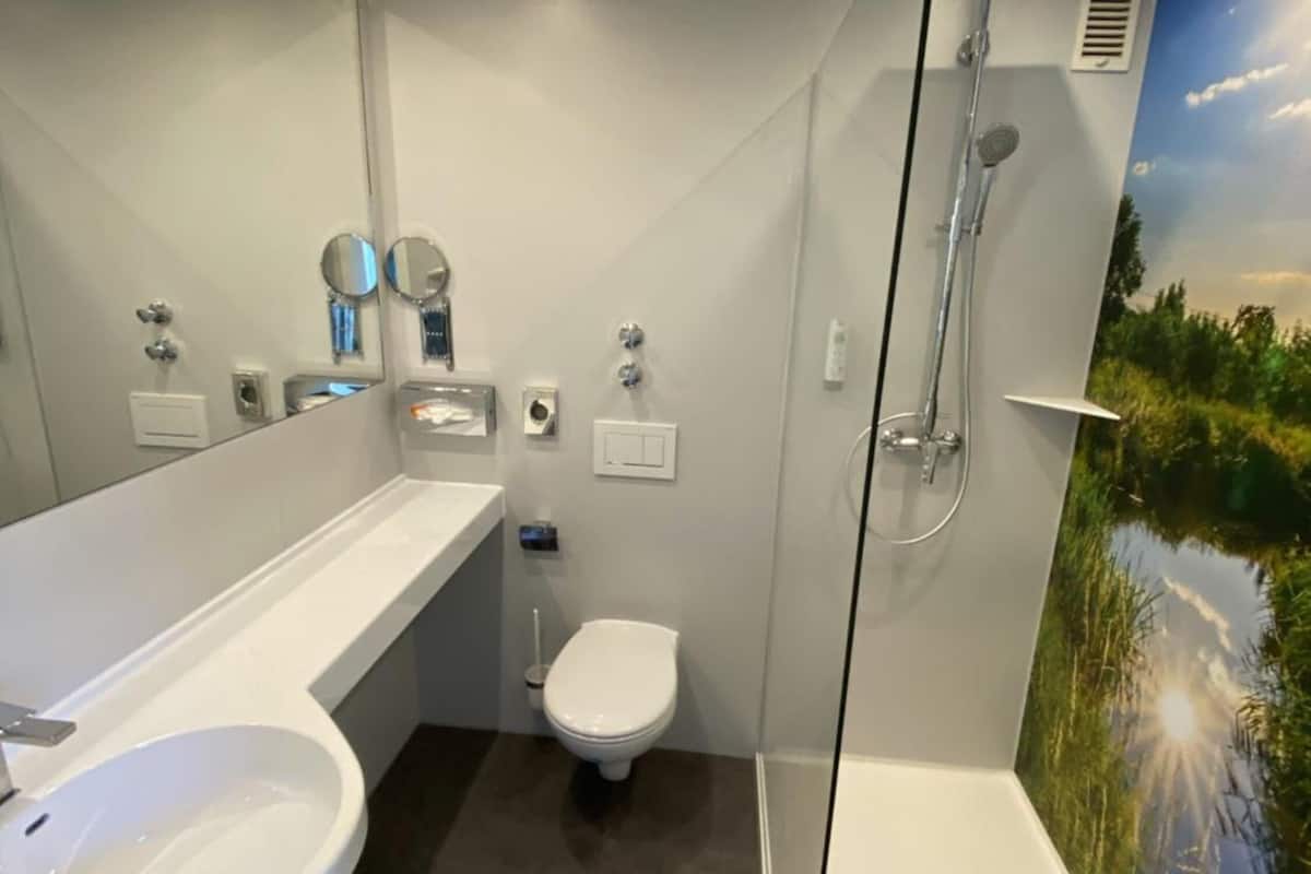 eco-friendly toiletries, hair dryer, towels