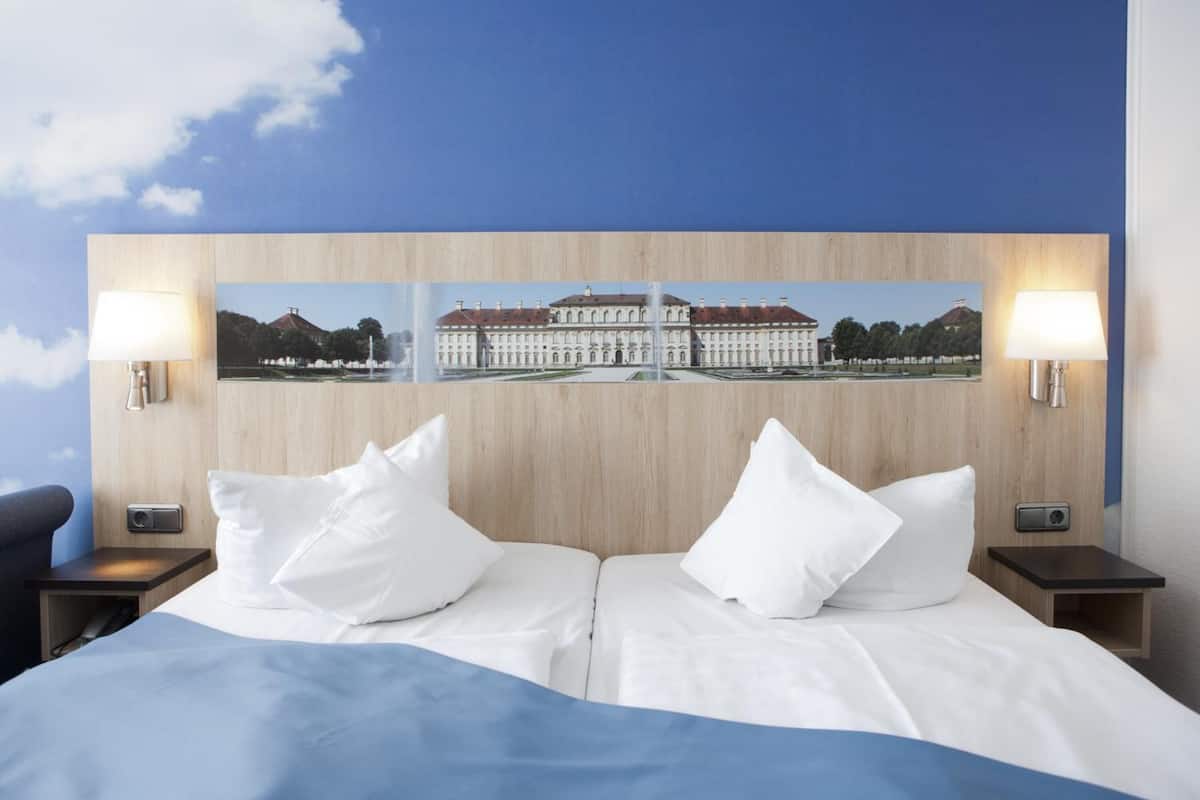hypo-allergenic bedding, minibar, in-room safe, desk