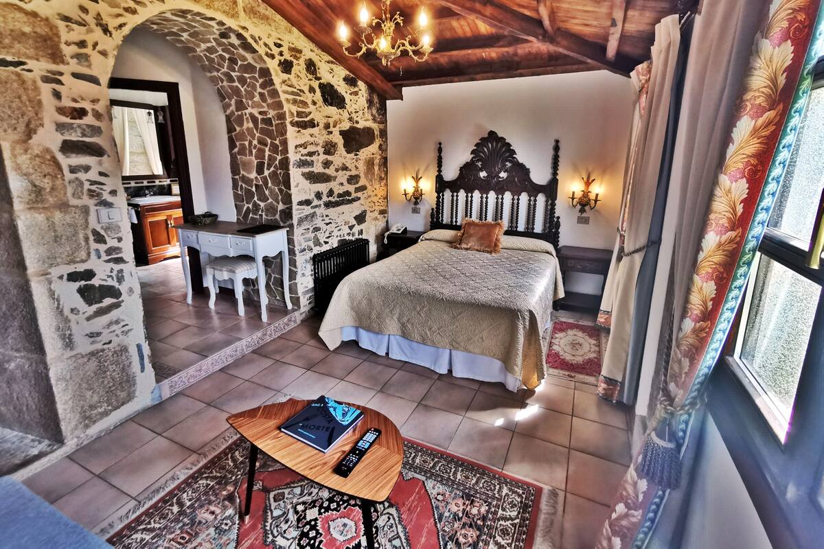 Habitación Doble Especial con bañera de hidromasaje | Minibar, cunas gratuitas, wifi y ropa de cama 
