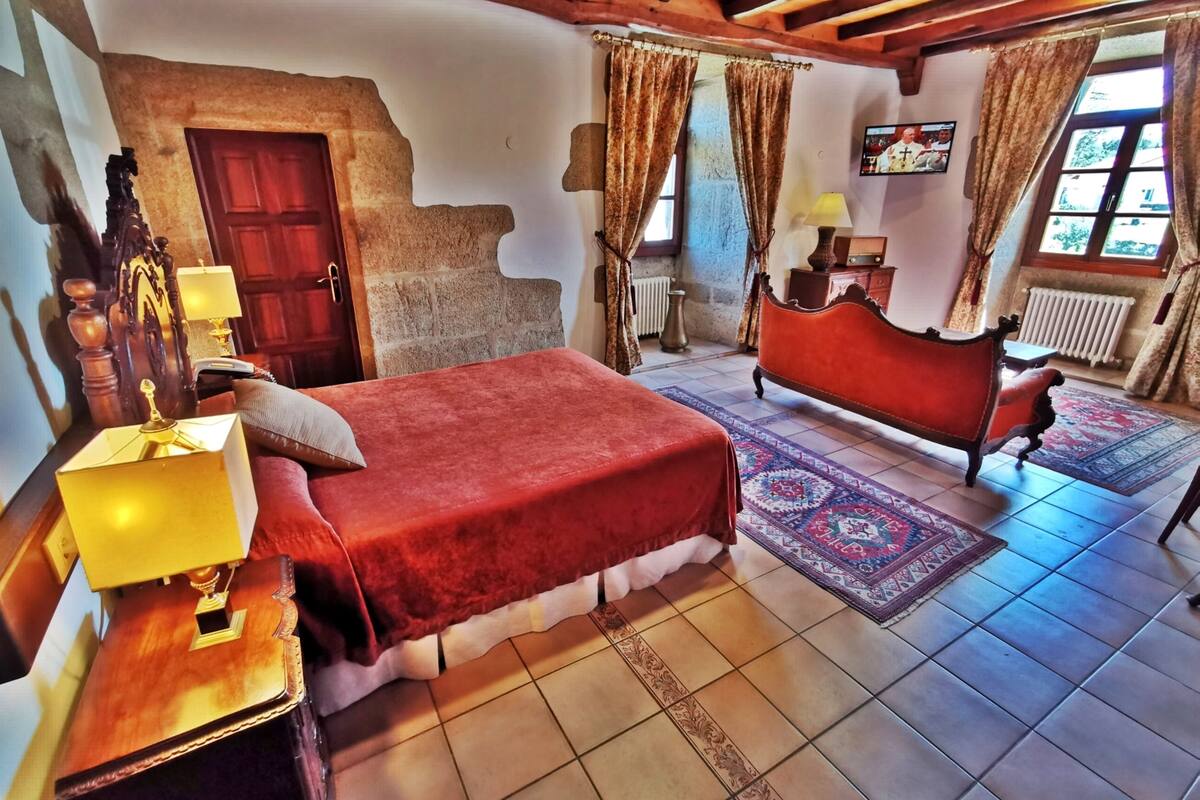 Suite Noble | Minibar, cunas gratuitas, wifi y ropa de cama 