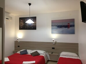 Schreibtisch, kostenloses WLAN