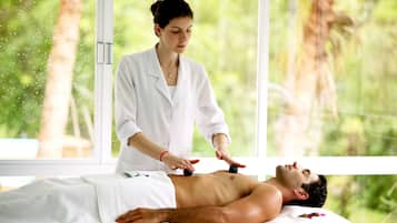 Tratamentos corporais, aromaterapia, massagens com pedras quentes