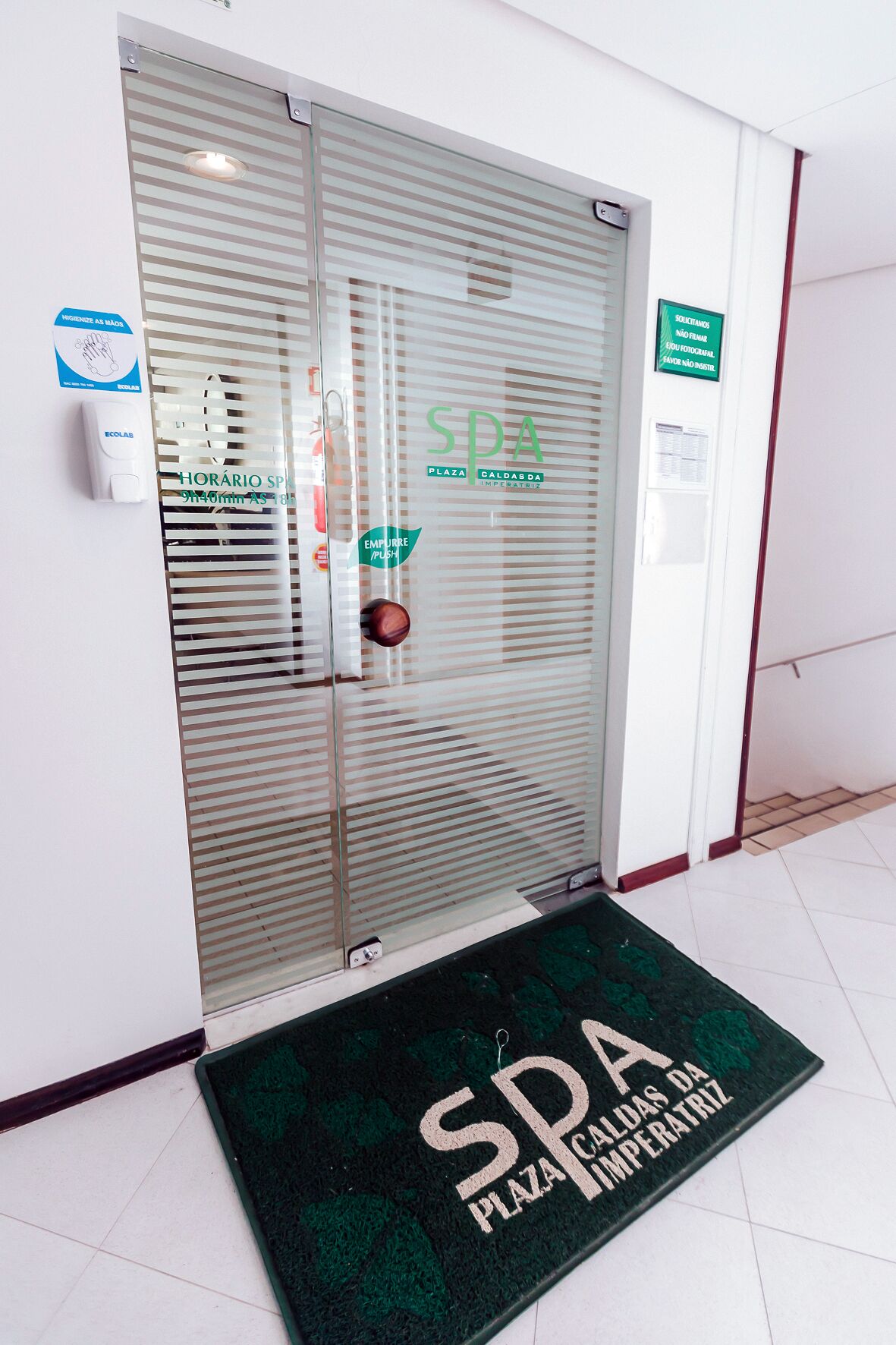 body treatments, aromatherapy, hot stone massages, thai massages