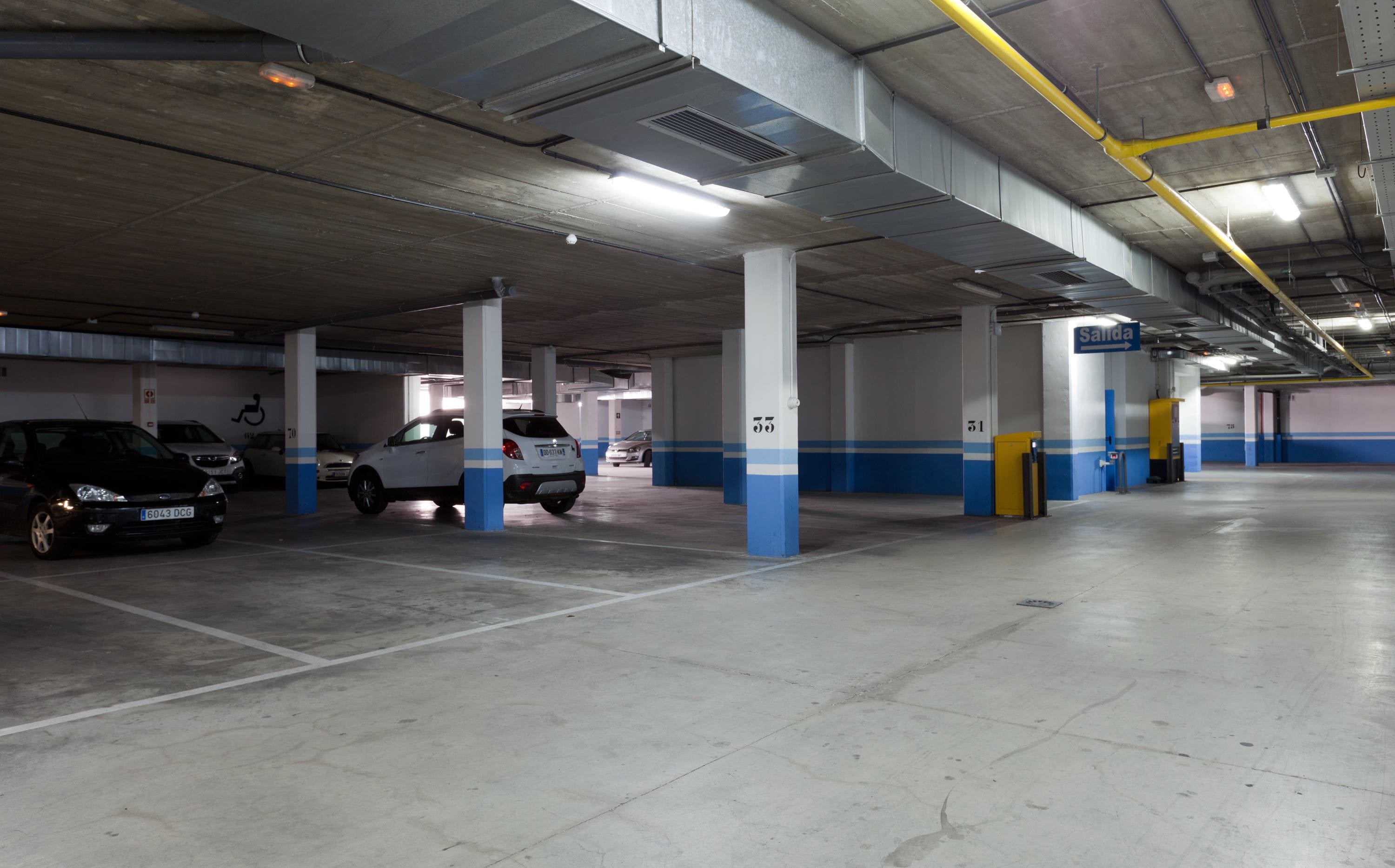 double room (with parking) | parking | self-parking (surcharge) 9 per night