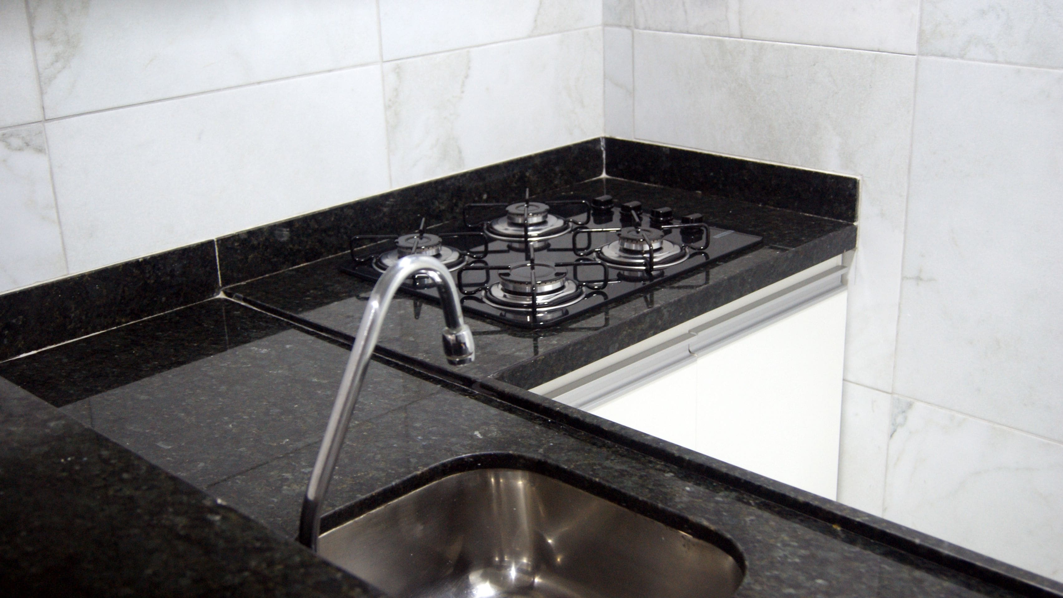 oven, cookware/dishes/utensils