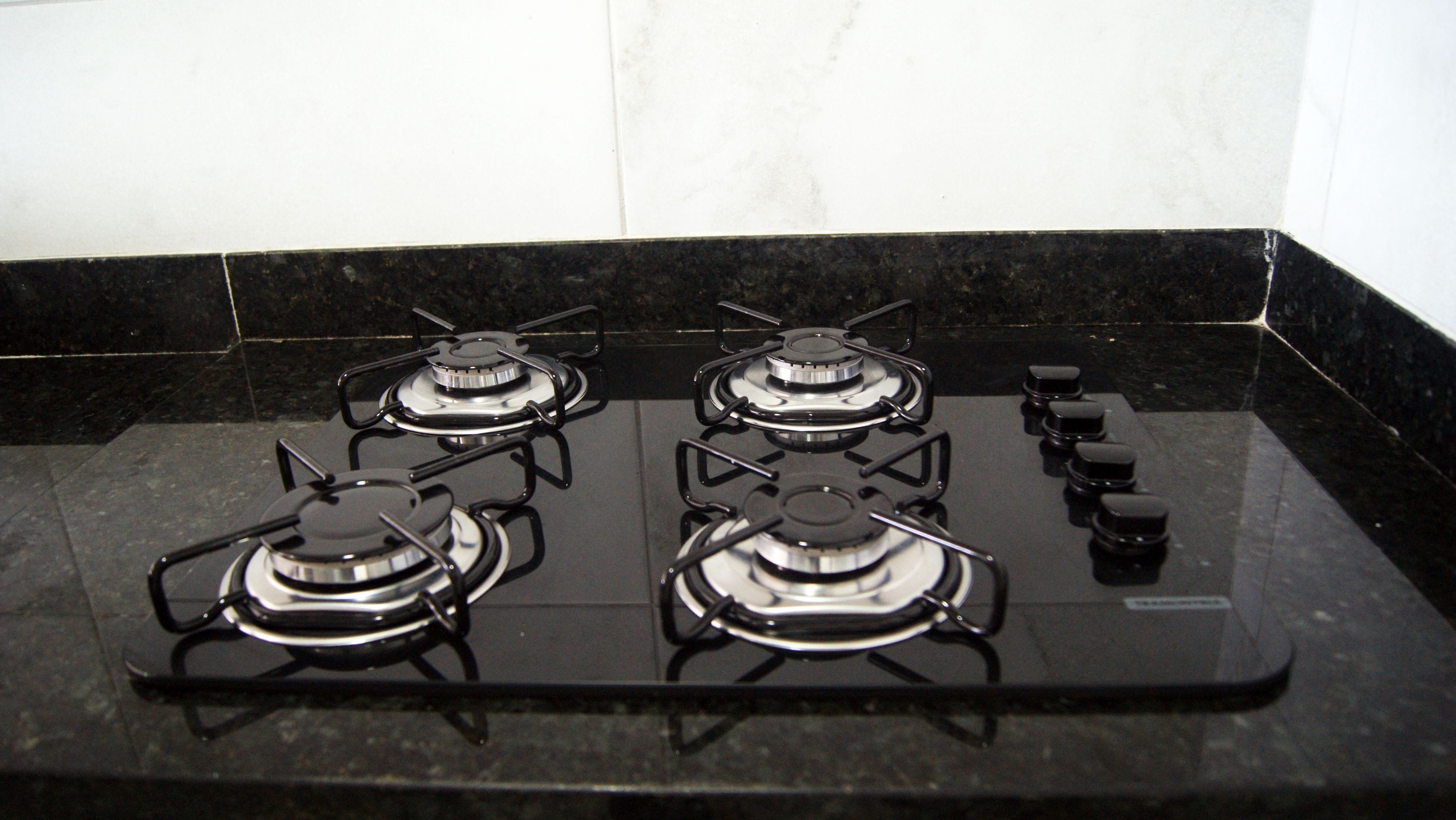 oven, cookware/dishes/utensils