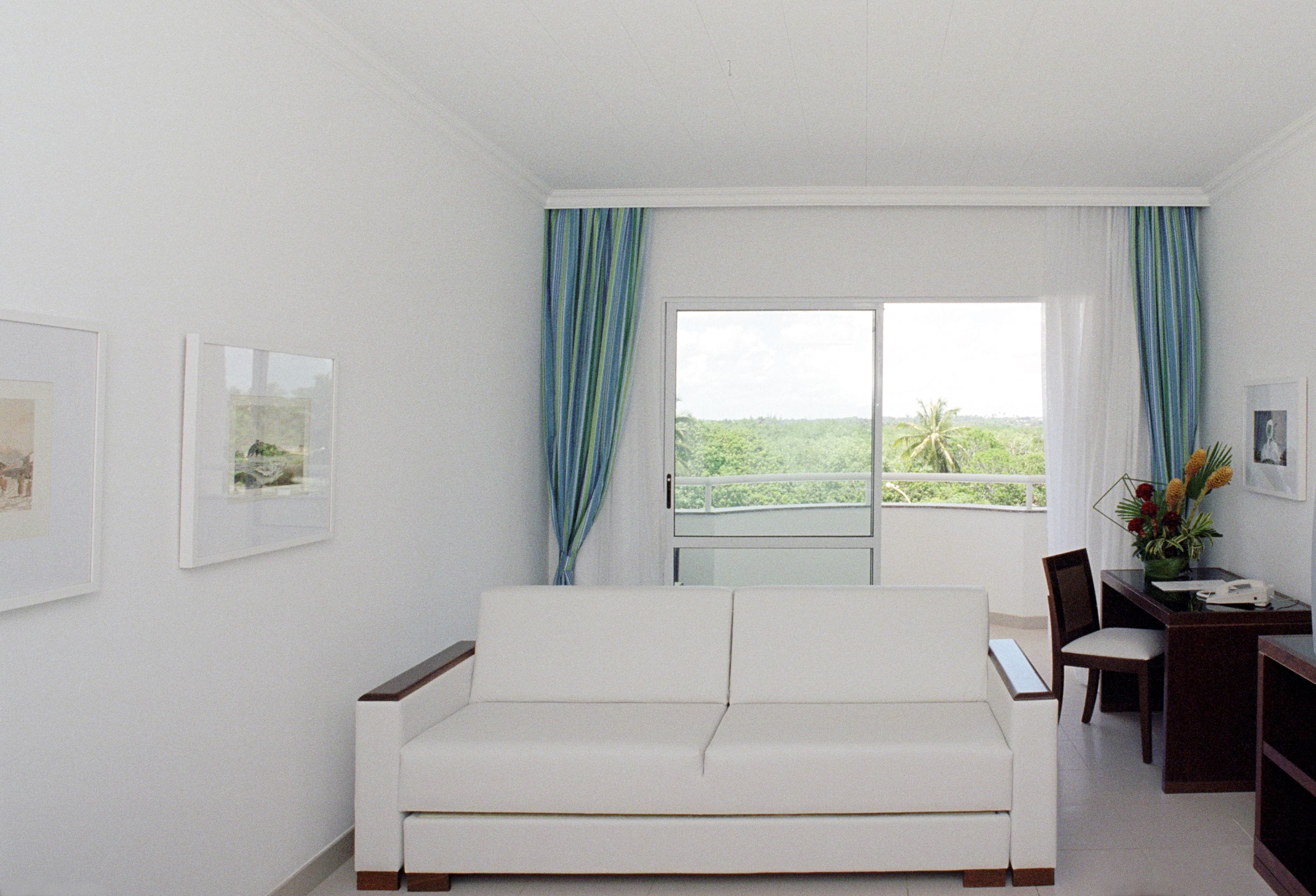 deluxe single room | 1 bedroom, minibar, in-room safe, desk