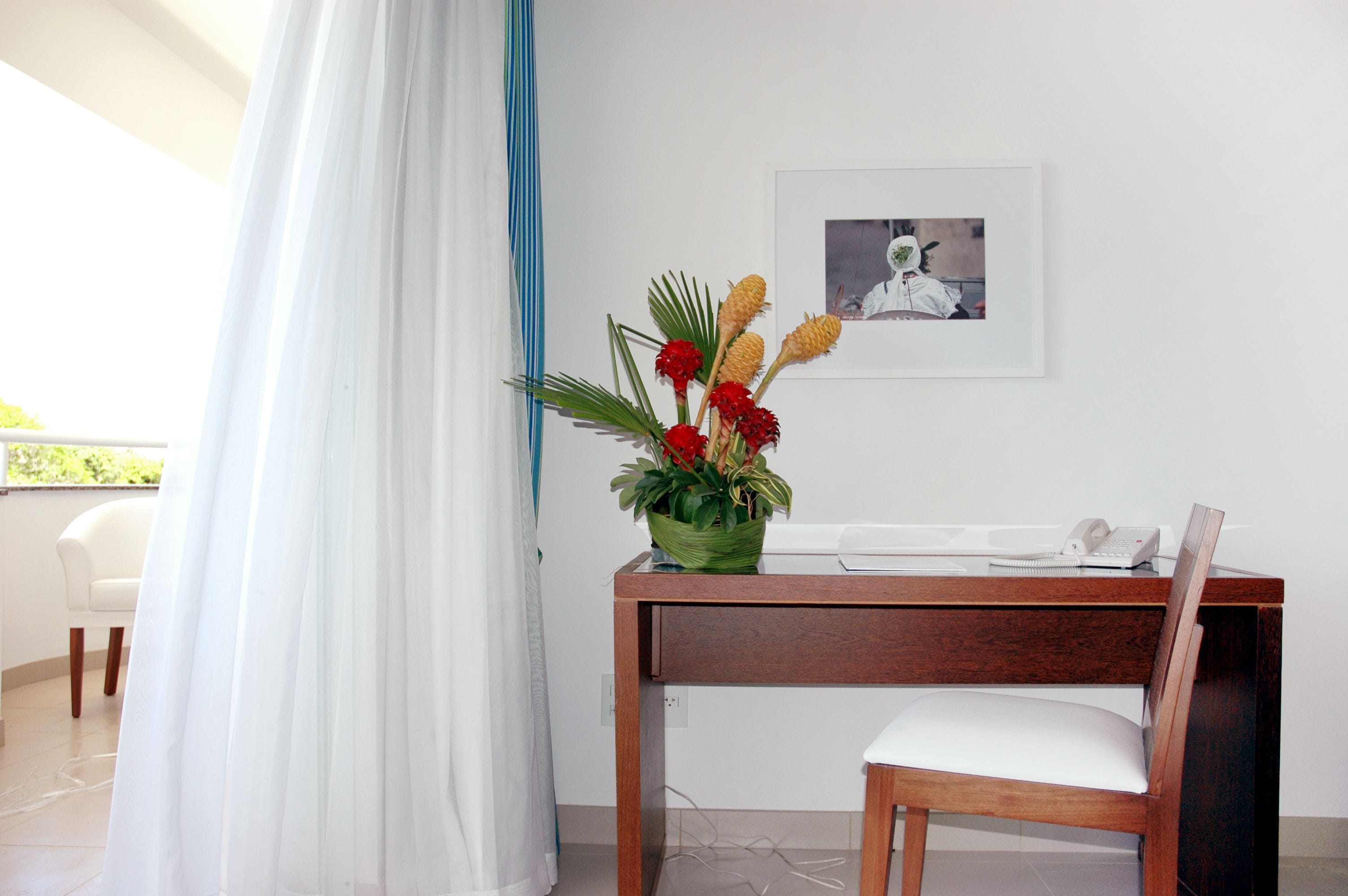 deluxe single room | 1 bedroom, minibar, in-room safe, desk