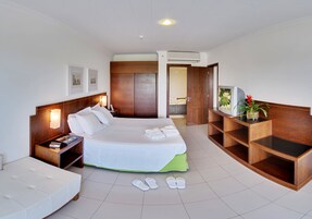 Deluxe Double Room | Minibar, in-room safe, desk, soundproofing