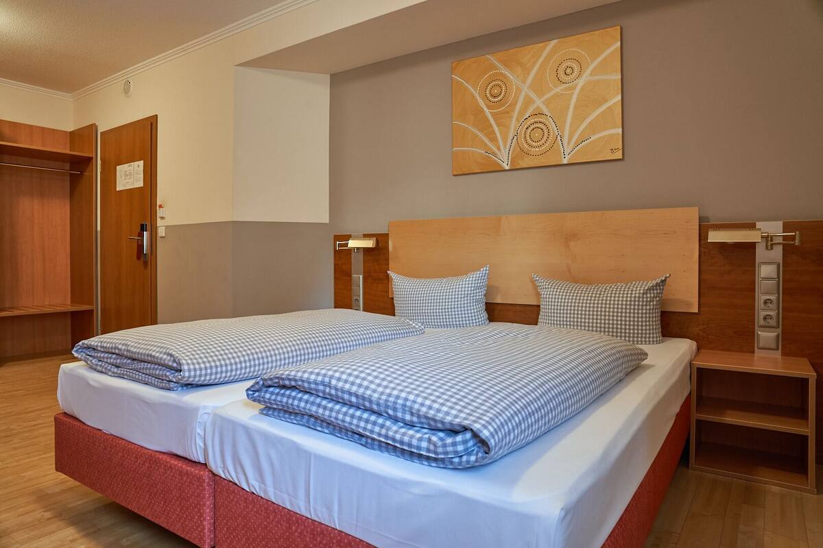 Standard Double Room | In-room safe, desk, soundproofing, WiFi (free)