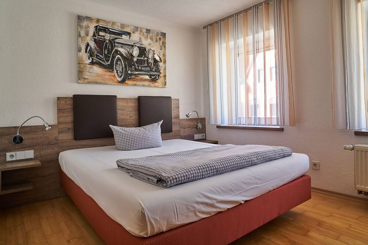 Economy Double Room | In-room safe, desk, soundproofing, WiFi (free)