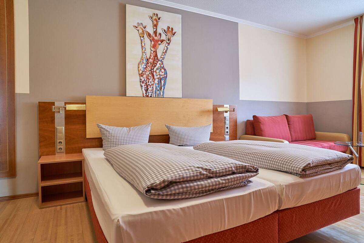 Superior Double Room | In-room safe, desk, soundproofing, WiFi (free)