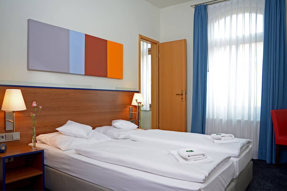 double room | desk, soundproofing, iron/ironing board, free wifi