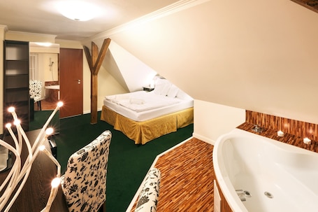 Deluxe Double Room (with Whirlpool). Pytloun Design Self Check-in Hotel