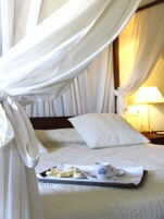 Down comforters, in-room safe, desk, blackout drapes
