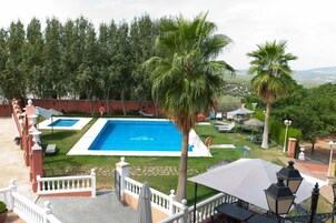2 outdoor pools, sun loungers