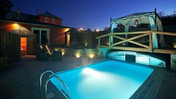 Outdoor pool, pool loungers
