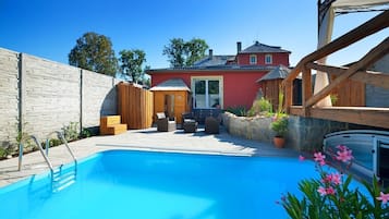 Outdoor pool, pool loungers