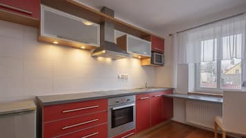 Deluxe Studio (One Double Bed) | Private kitchen | Coffee/tea maker, electric kettle