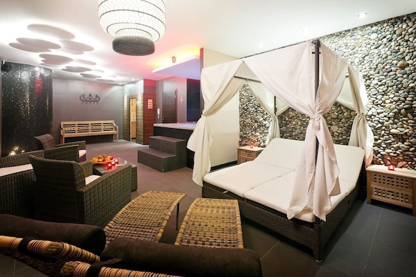 Couples treatment rooms, massages