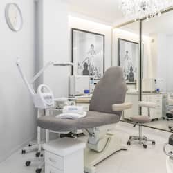 Een sauna, een bubbelbad, lichaamsbehandelingen, hydrotherapie