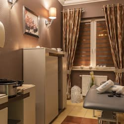 Een sauna, een bubbelbad, lichaamsbehandelingen, hydrotherapie