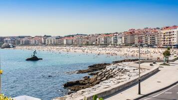 Una spiaggia nelle vicinanze