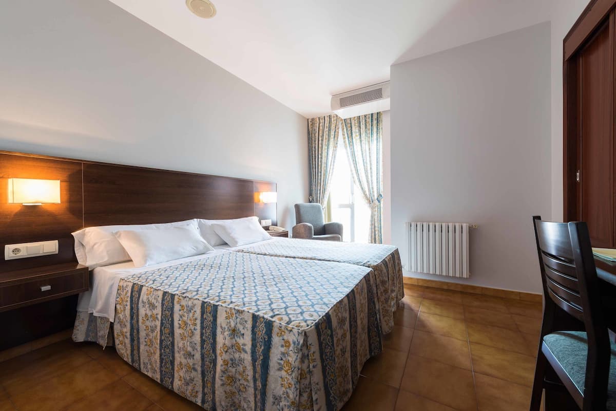 Double Room | In-room safe, desk, blackout drapes, free WiFi
