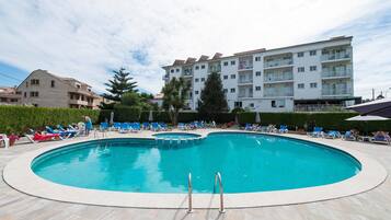 Outdoor pool, sun loungers