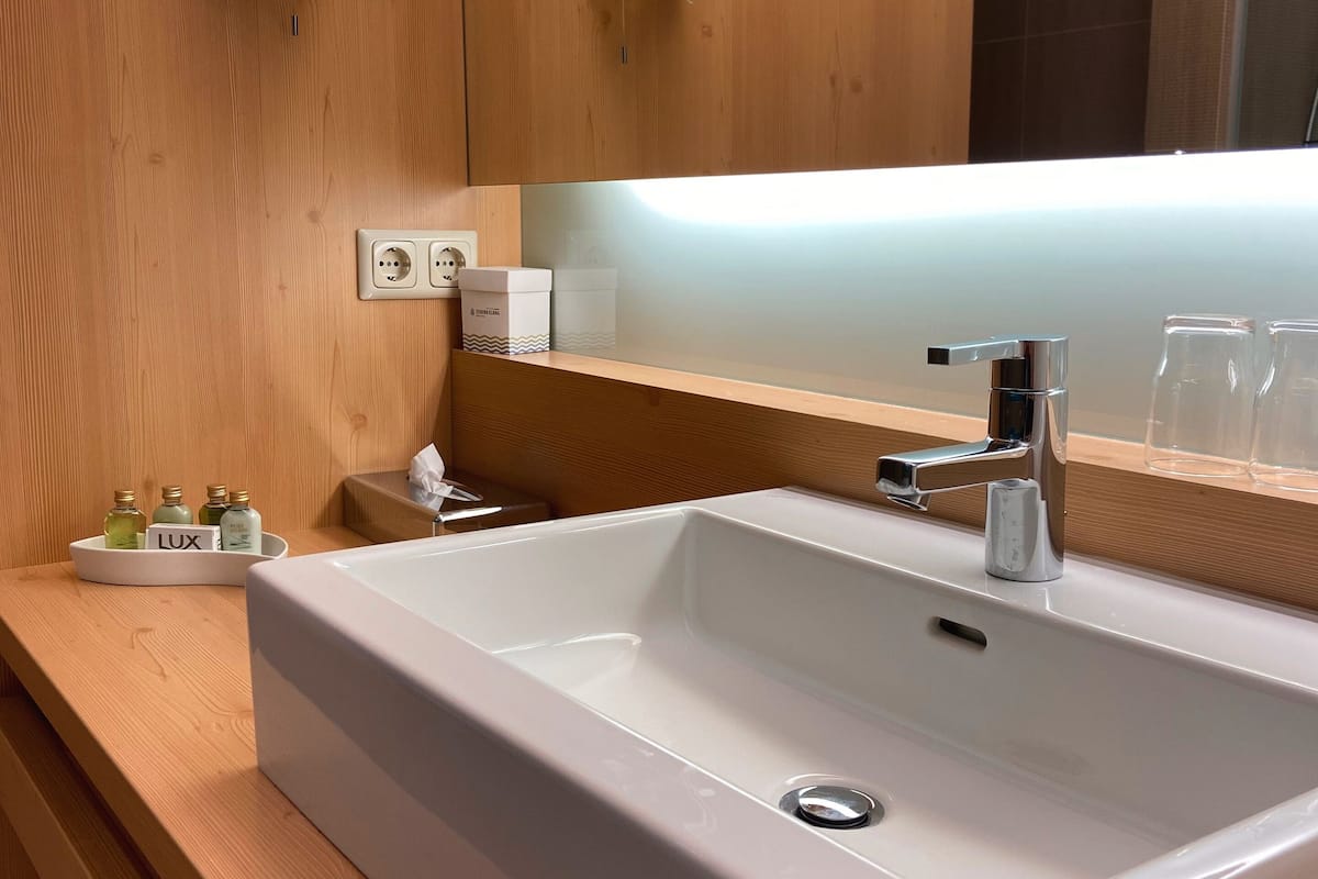 double room, balcony (natur plus) | bathroom | hair dryer, dressing gowns, bidet, towels