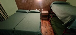 Chambre familiale | AccĂšs au Wi-Fi (inclus), literie fournie