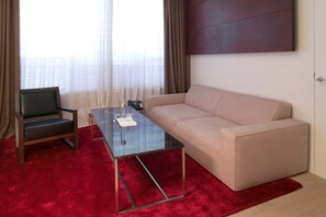 Suite | Living room | 43-inch Smart TV with cable channels, Netflix, Hulu